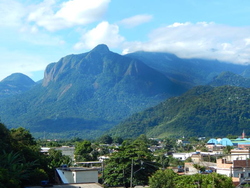 Terreno c/ Construções Fragoso-Magé divisa Petrópolis