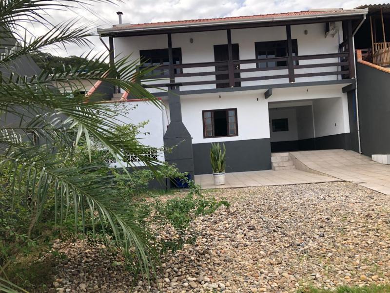 Casa superior 1800 m da  Praia (Bairro Fazenda)