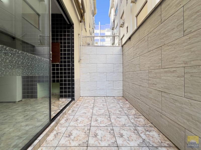 1 DORMITÓRIO COM TERRAÇO JUNTO AO MAR E PRAÇA DE LAZER !!!