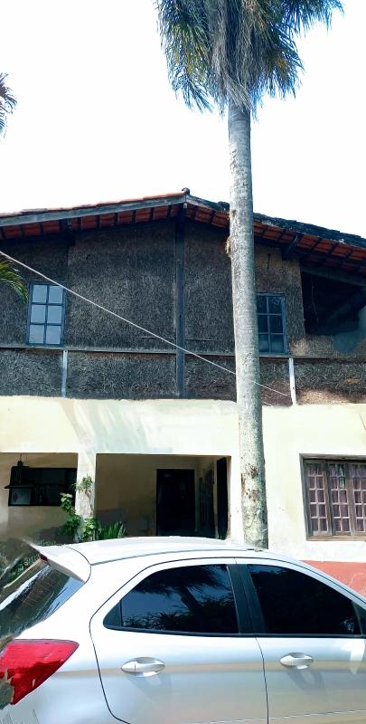 Terreno com casa e piscina