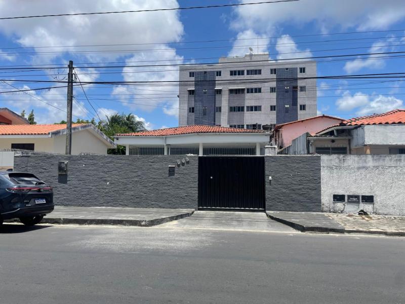 Excelente Casa para comércio nos BAncários (Excelente localização)