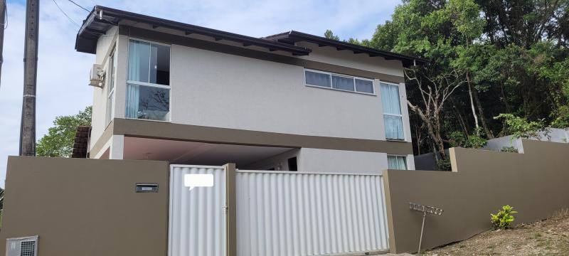 Casa em Bombinhas junto a mata