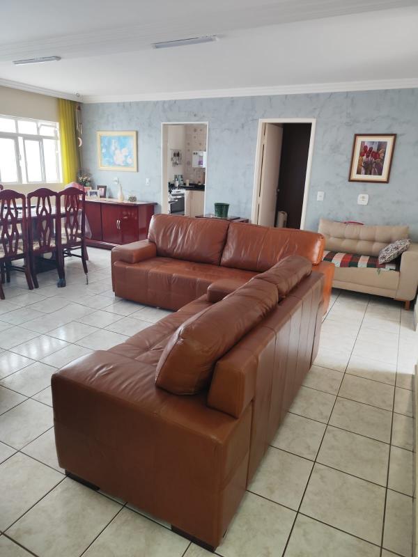 Casa - 4 quartos, 2 banheiros, 1 sala de estar e 1 sala de jantar conjugada com sala de TV. QNN 18 Conj. G - Ceilândia Sul.