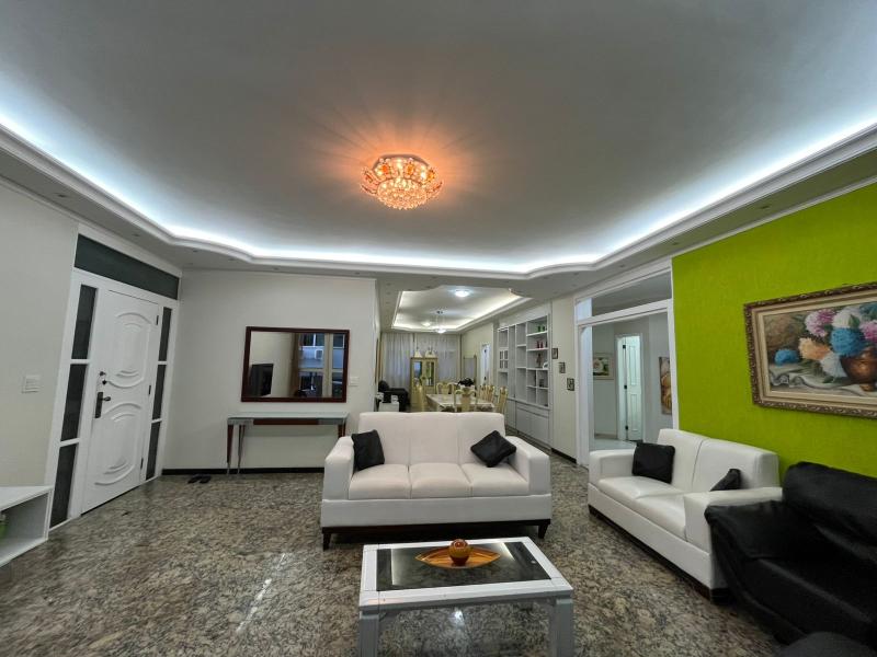 Apt 4 Qts(2 suítes) 350 m²