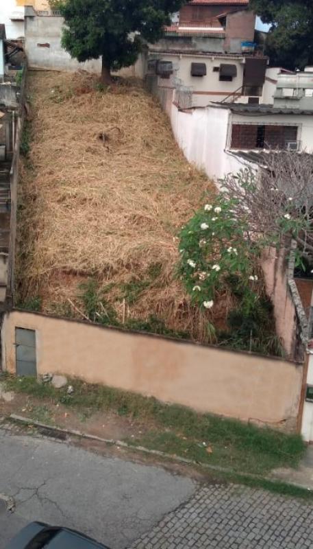 Terreno de 340m2 situado na Rua Malta - Ilha do Gov.