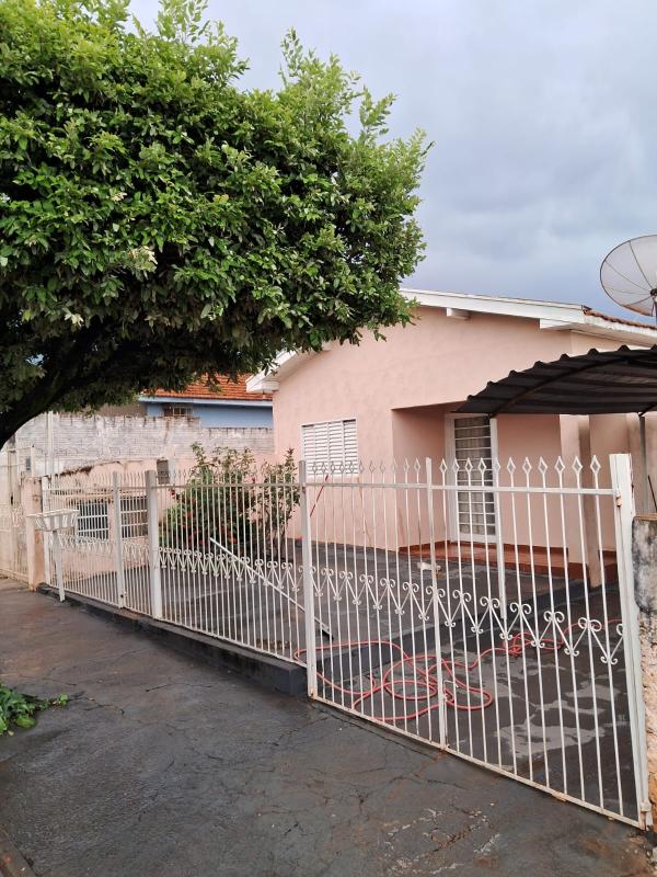 VENDE-SE CASA COM EDÍCULA - PQ INDUTRIAL/BOA VISTA