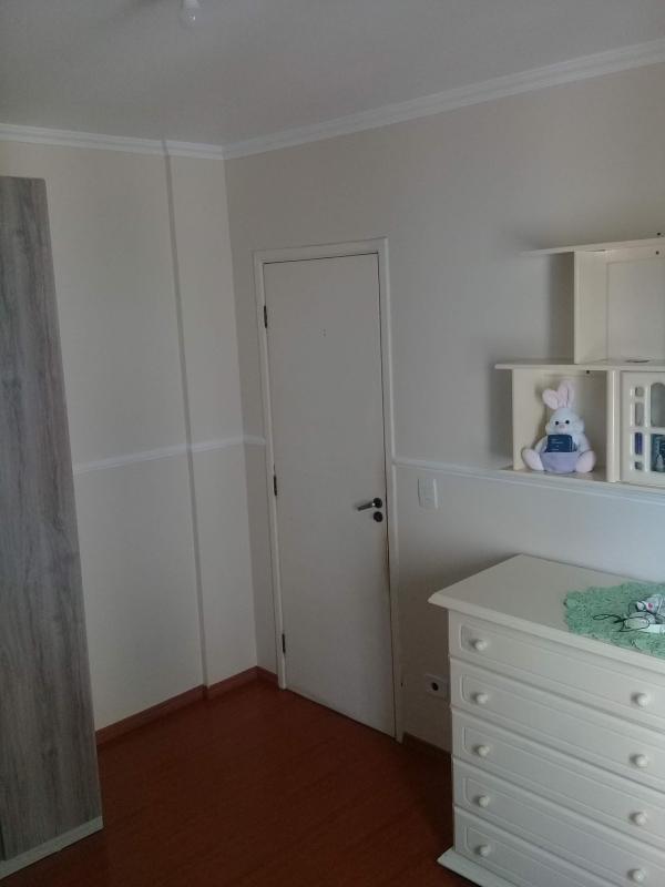 Amplo apartamento iluminado, ventilado com piso laminado