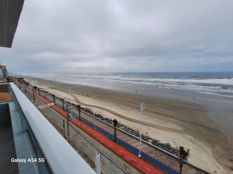 Apartamento 3 dormitorios, vista lateral mar