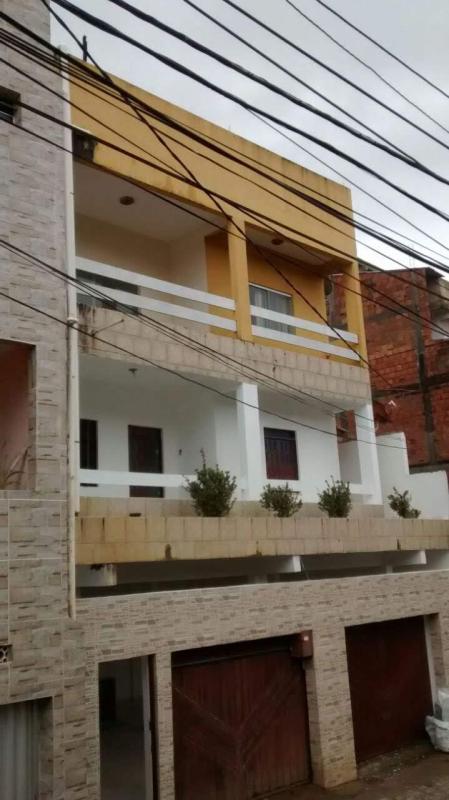 Alugo Casa Jardim Placaford, 3/4, Duas Suítes, Garagem, Varanda, Quintal