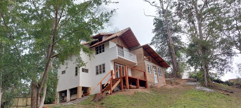 Casa à venda em Mury, Nova Friburgo – Refúgio serrano com vista para o Pico da Caledônia