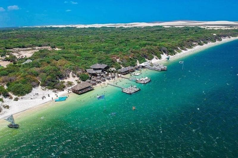 Terreno Exclusivo à Beira-Mar à Venda – Praia de Tatajuba, Ceará, Brasil