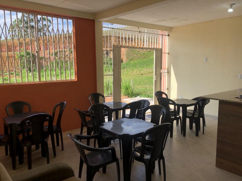 Vendo Granja em condomínio/Chácara-MG
