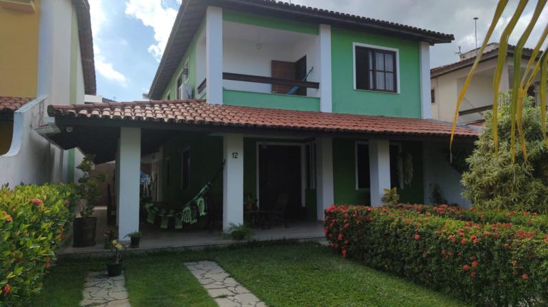 Casa maravilhosa, 5 quartos, 04 suítes, sendo que uma térrea, em um dos melhores condomínios de Lauro de Freitas