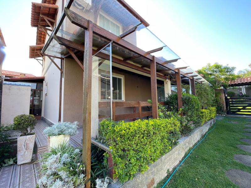 Casa em Condomínio à Venda em Cabo Frio/RJ Bairro Peró - 3 quartos