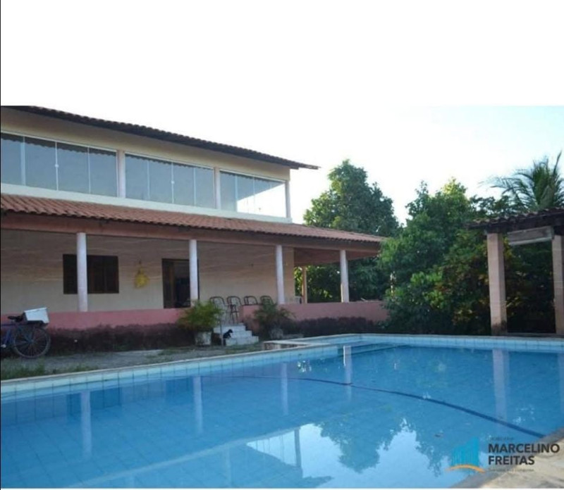 Excelente casa com piscina e ampla área de lazer 