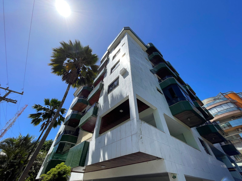 Apartamento à Venda em Cabo Frio/RJ bairro Passagem - 2 quartos