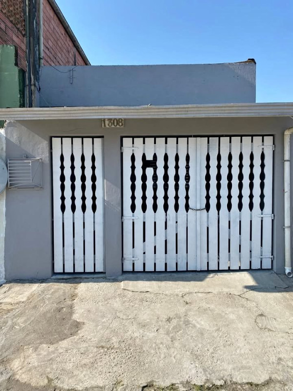 Casa em Mongaguá Bairro Jussara 1 Dormitório 1 Vaga de Garagem