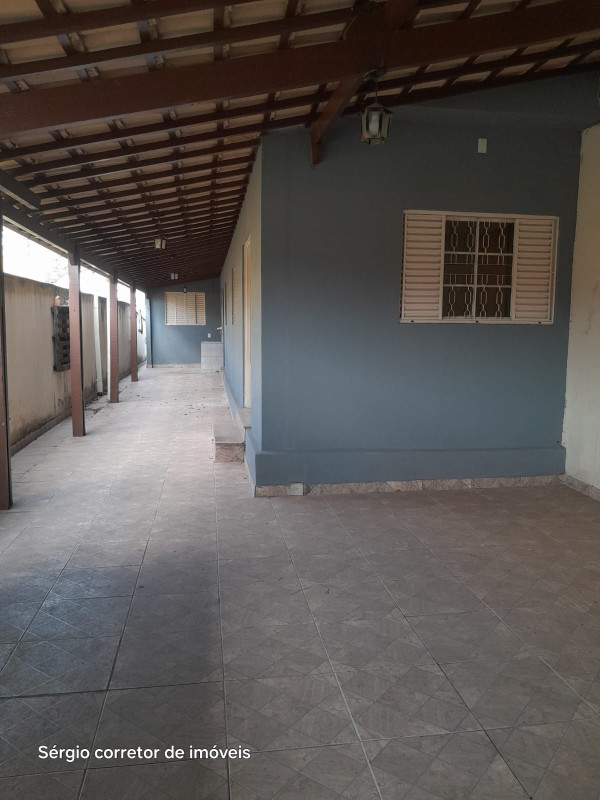 SERGIO CORRETOR VENDE-SE LINDA CASA BAIRRO DUQUESA ll EM SANTA LUZIA MG.