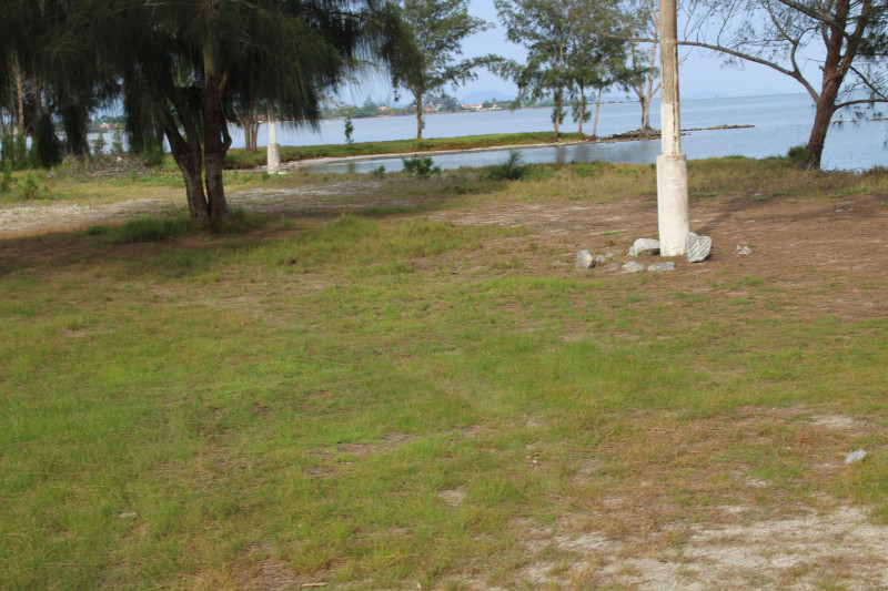 TERRENO NA BEIRA DA LAGOA 