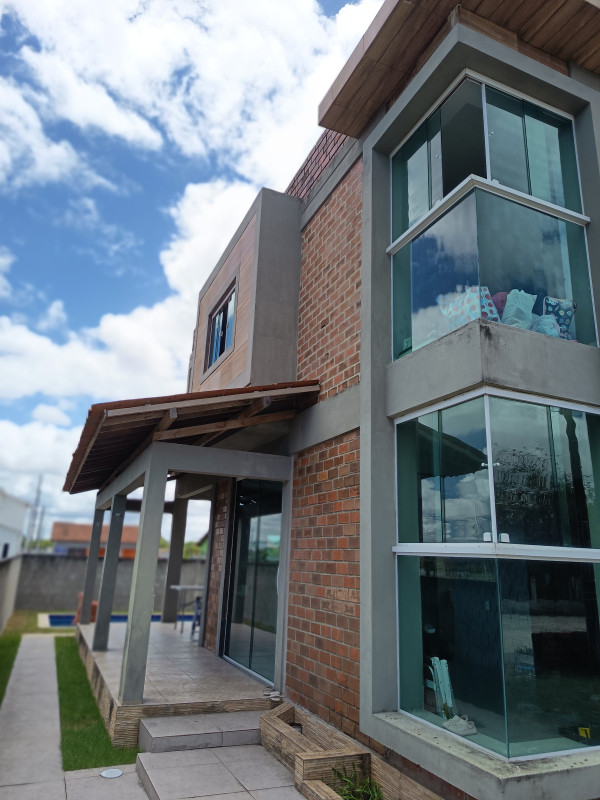 CASA MODERNA COM PISCINA NO CONDOMÍNIO CAMINHO DA PRAIA - GOIANA/PE