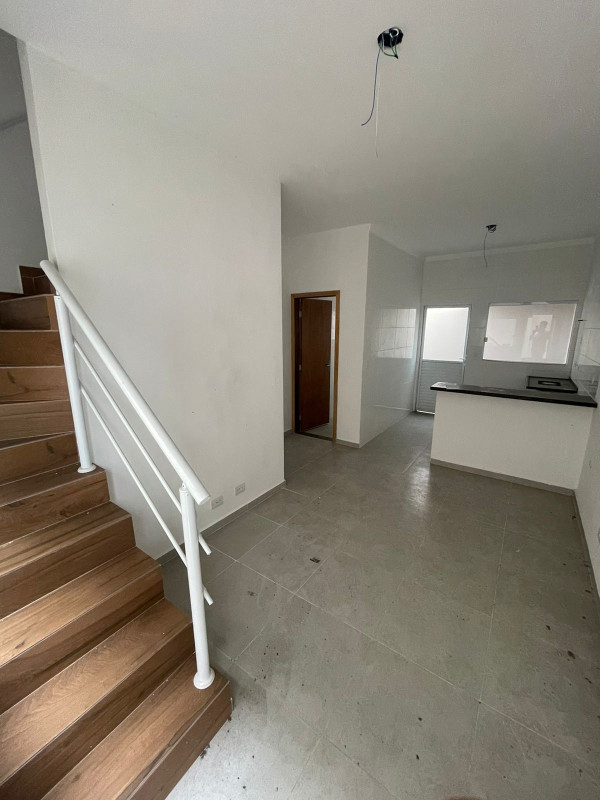 Casa em Condomínio com 2 Dormitórios - Bairro Esmeralda - Praia Grande - SP