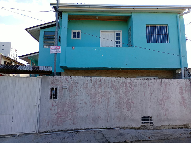 Casa no Bairro Camaquã 2 pisos