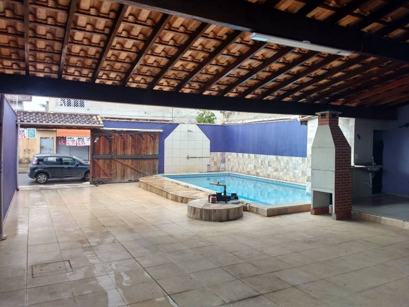 SOBRADO COM PISCINA EM PERUIBE