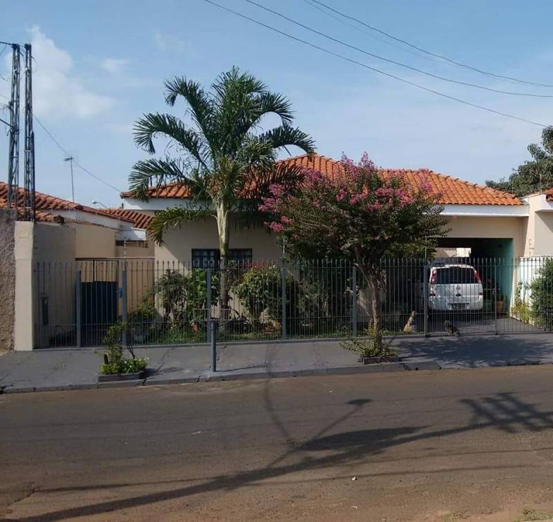 Ótima casa térrea em Jaboticabal