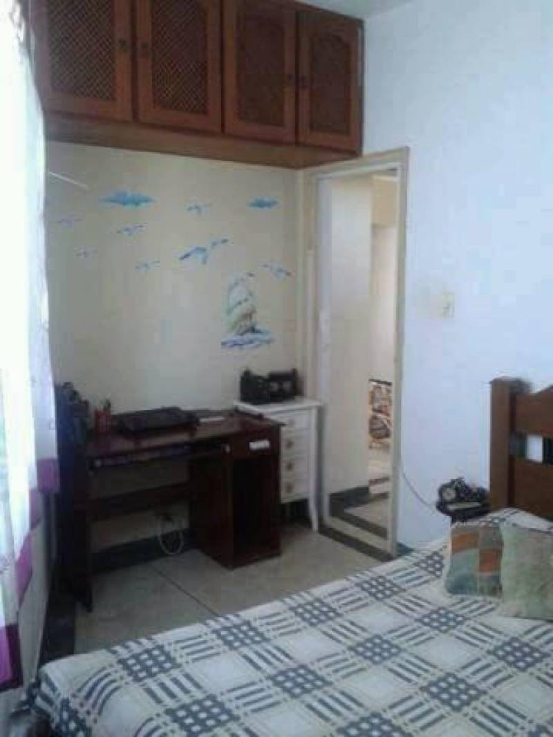 APARTAMENTO A UMA QUADRA DA PRAIA