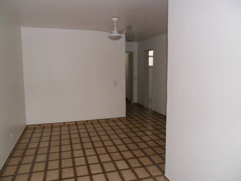 Apartamento Vazio, 2 Quartos e Garagem Escriturada