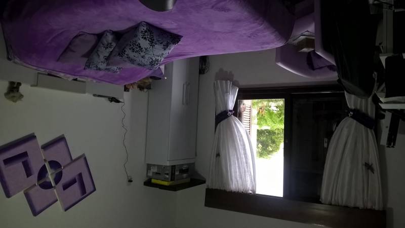 Excelente apartamento no Centro, com 2 quartos, sala, cozinha, sala, 1 banheiro e 1 lavabo, área de serviço.