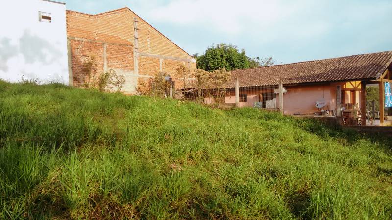 Terreno de ótima localização em Lomba Grande