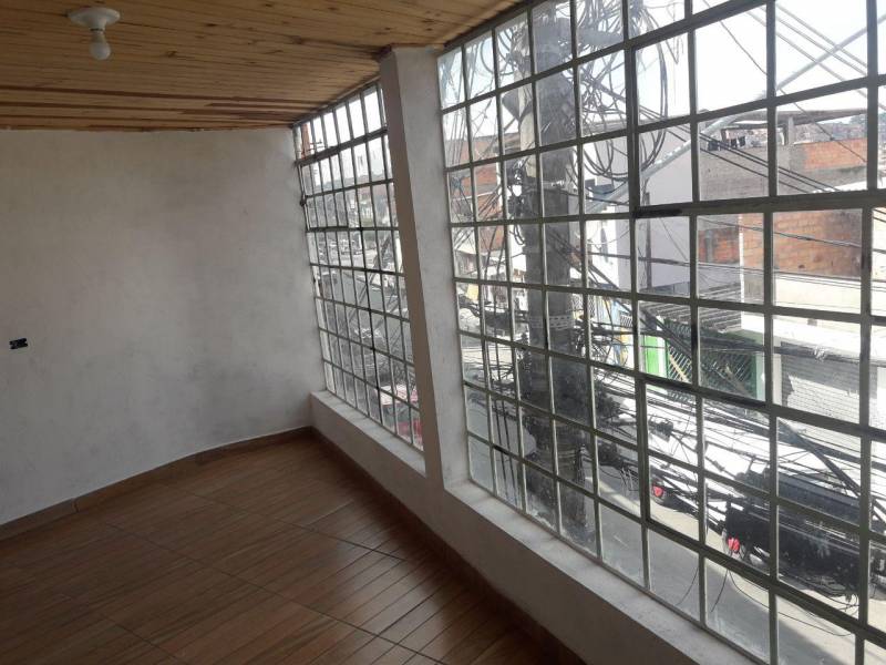Casa 45m2 com varanda e lavanderia (11 986001014))