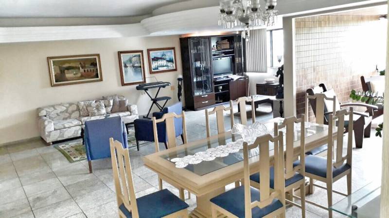 Apartamento no Edf. Itacarí