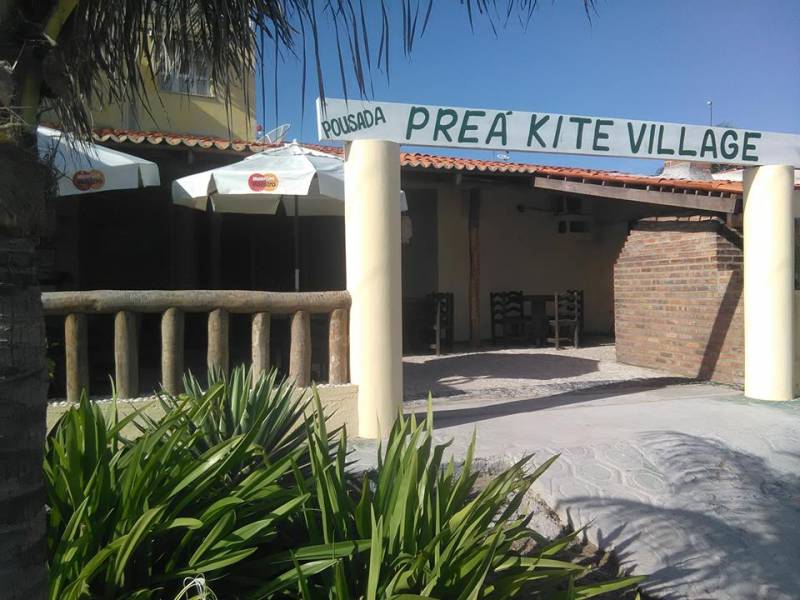PRÉDIO NA BEIRA MAR