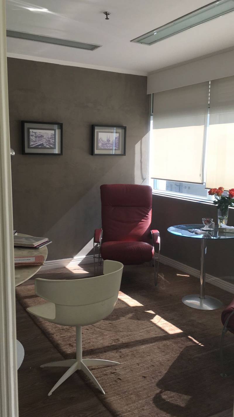 Sala comercial p/ áreas terapêuticas.