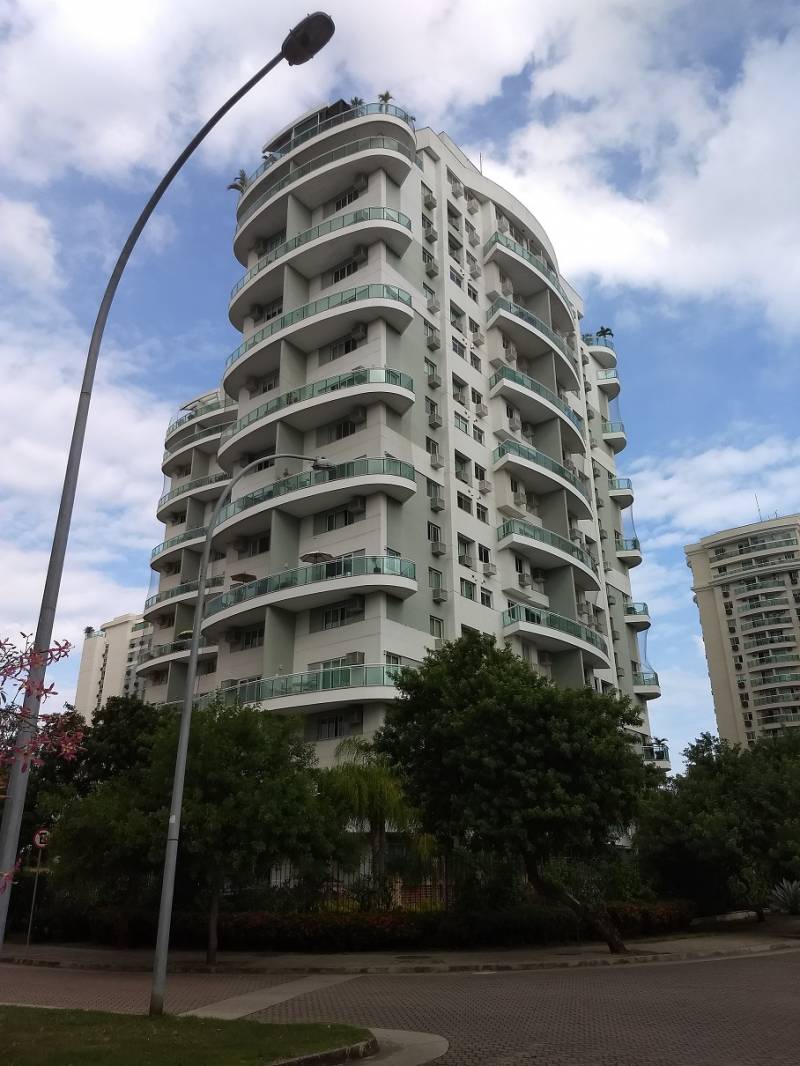 Alugo apto de 03 quartos na Barra da Tijuca próximo do BRT