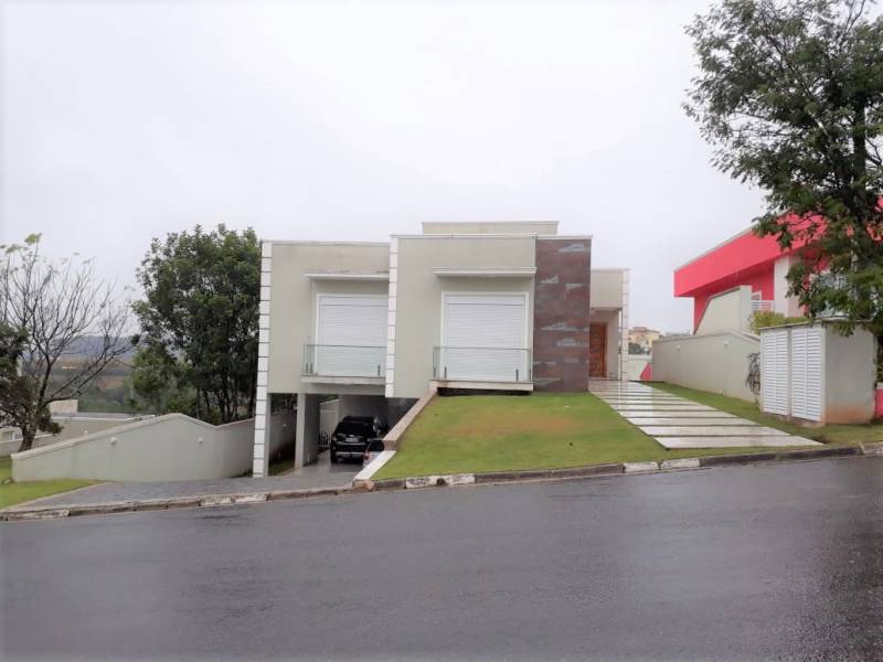 Bela casa, aproveite!!