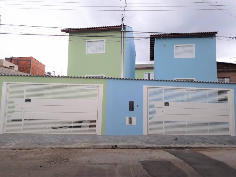 Bela casa com 2 dormitorios 