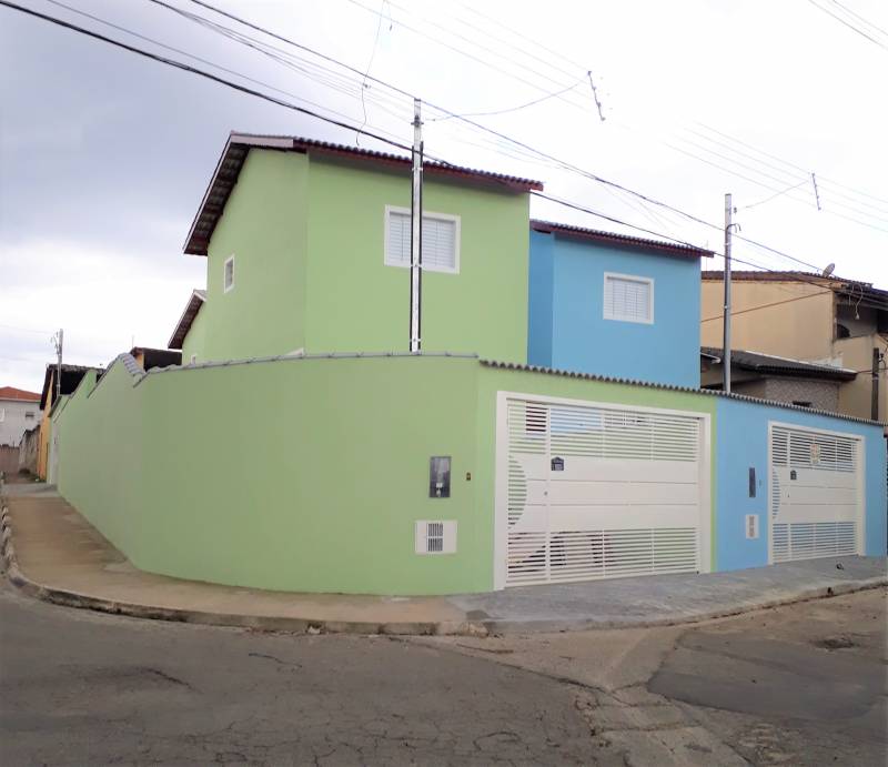 Bela casa com 2 dormitorios 