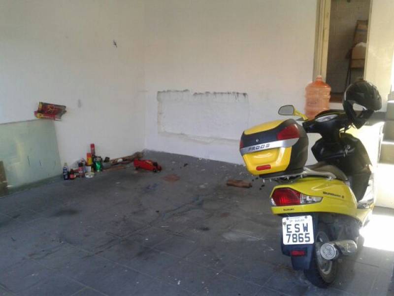 Imóvel com 2 Casas, e Área/Salão para Festa - Aceito permuta no Centro de Barueri