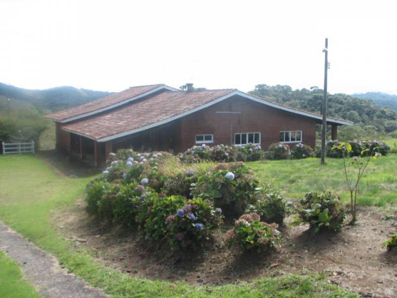 Fazenda com 83 alqueires na divisa com Campos do Jordão