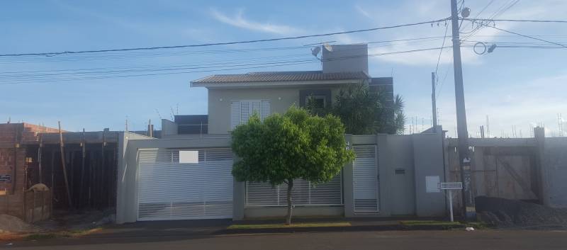 Sobrado no Vale das Perobas com piscina