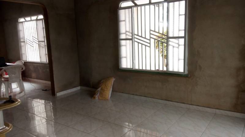 VENDE-SE CASA RECEM REFORMADA NA AVENIDA ATAIDE TEIVE