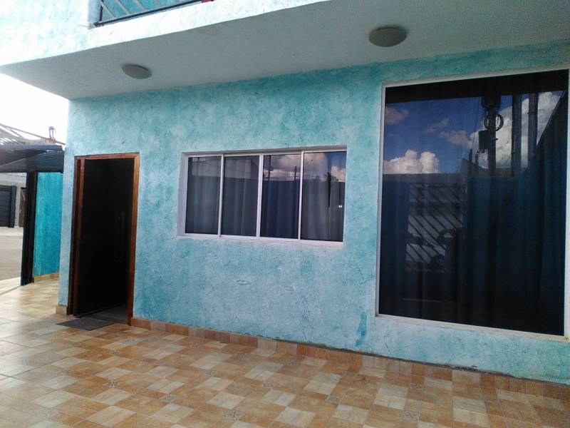 Belíssimo sobrado com piscina em bairro planejado