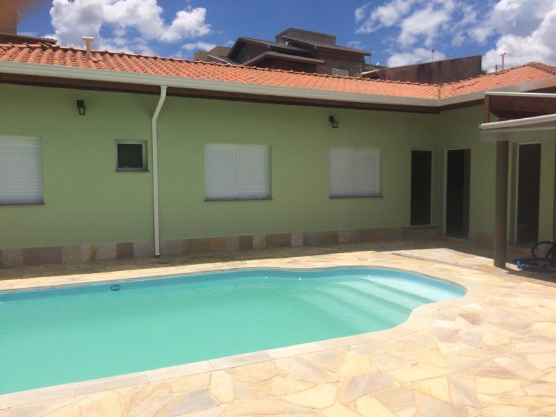 Vende-se Casa com Piscina