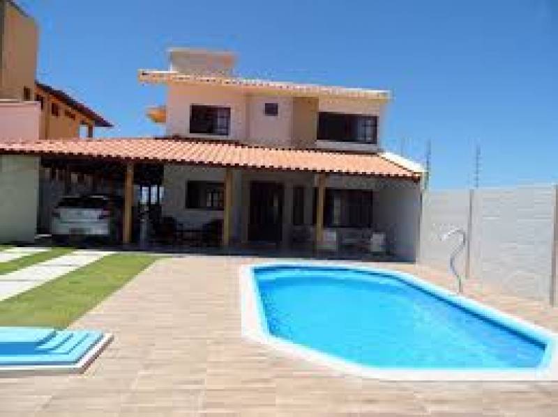 Lançamento de casa com piscina 