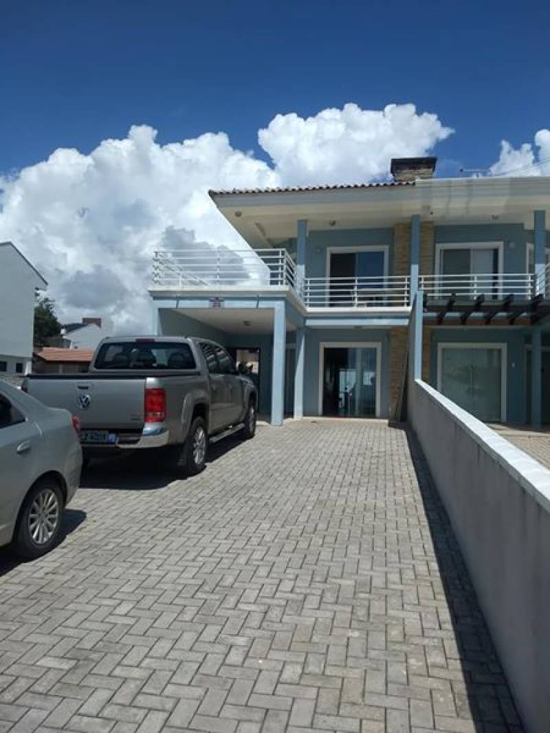Sobrado com todos eletrodoméstico e móveis em Itapoá/SC