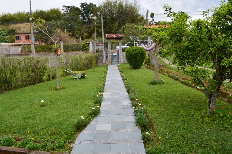Vendo Chácara 1400 m2  com casa Valença RJ