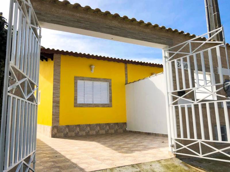 Casa nova, aceitamos financiamento pelo banco de sua preferência!!
